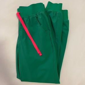 Figs Zamora Safety Green